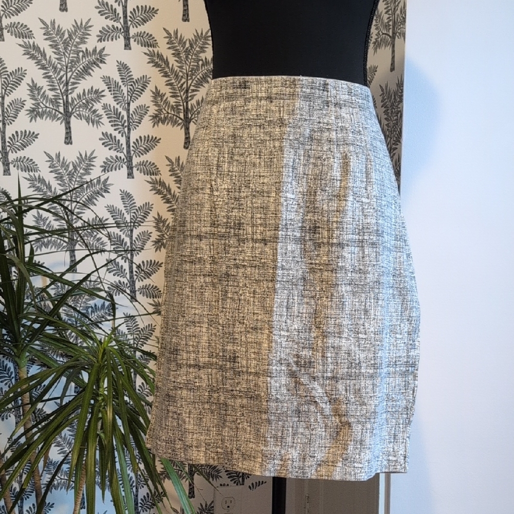 Amanda & Chelsea Abstract Pattern Black & White Pencil Skirt